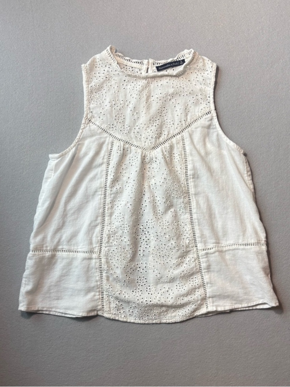 Abercrombie & Fitch White Eyelet Sleeveless Tank Top - Size Small - 100% Cotton